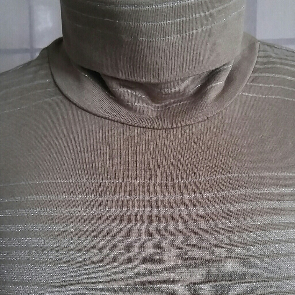 Sweater - Picture 4 of 8